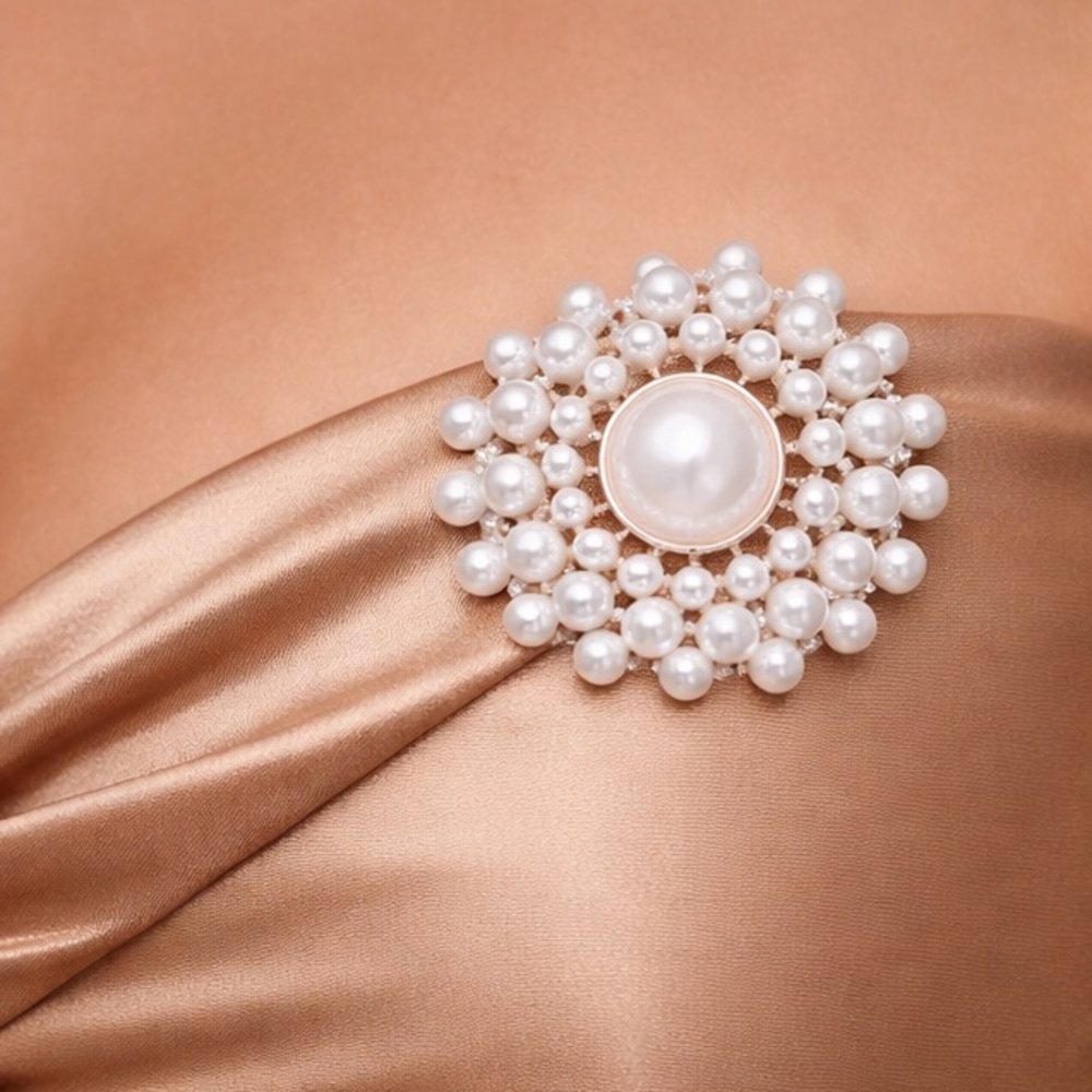 NEW Lustrous Pearl and Silver-Tone Bridal Cocktail Evening Brooch